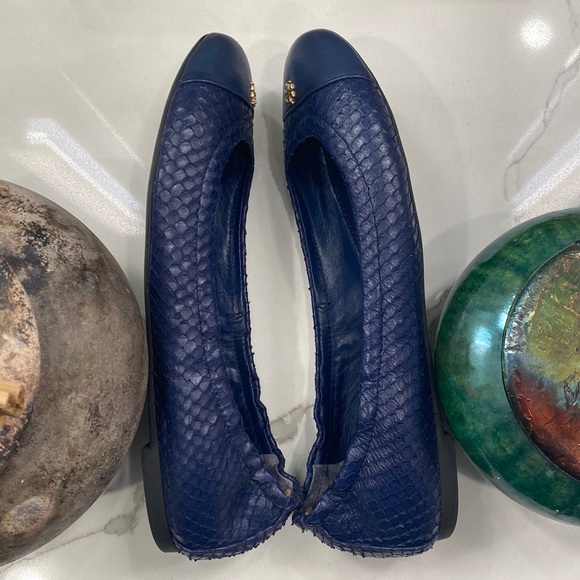 Tory Burch deep blue snakeskin embossed leather ballerina flats - 5M - Picture 15 of 16